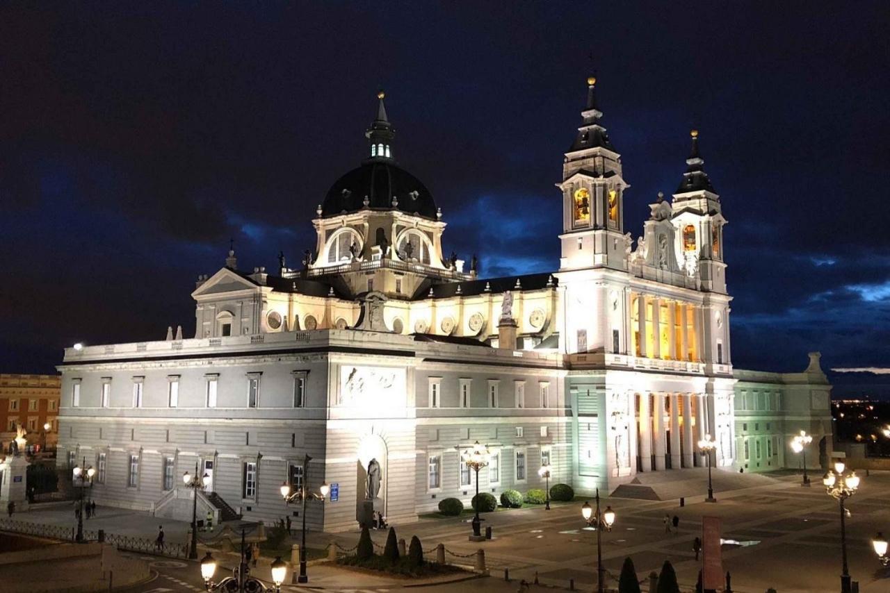 Parsa Booking Мадрид Экстерьер фото