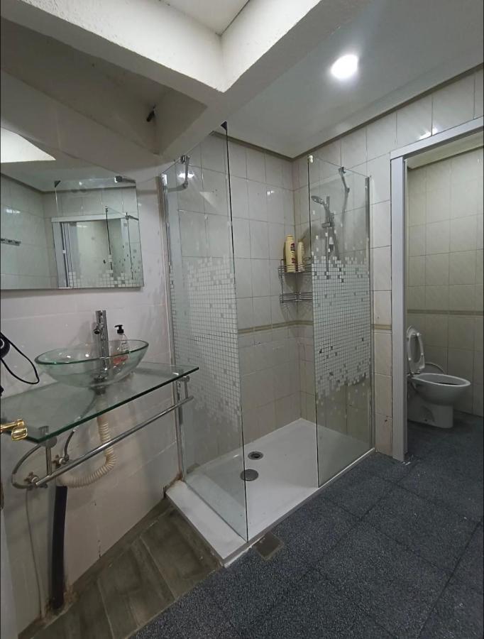 Parsa Booking Мадрид Экстерьер фото